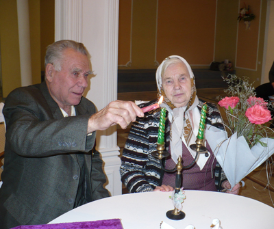 14:35 Совет женщин г.Алатырь поздравил «бриллиантовых молодоженов» с 60-летием семейной жизни 